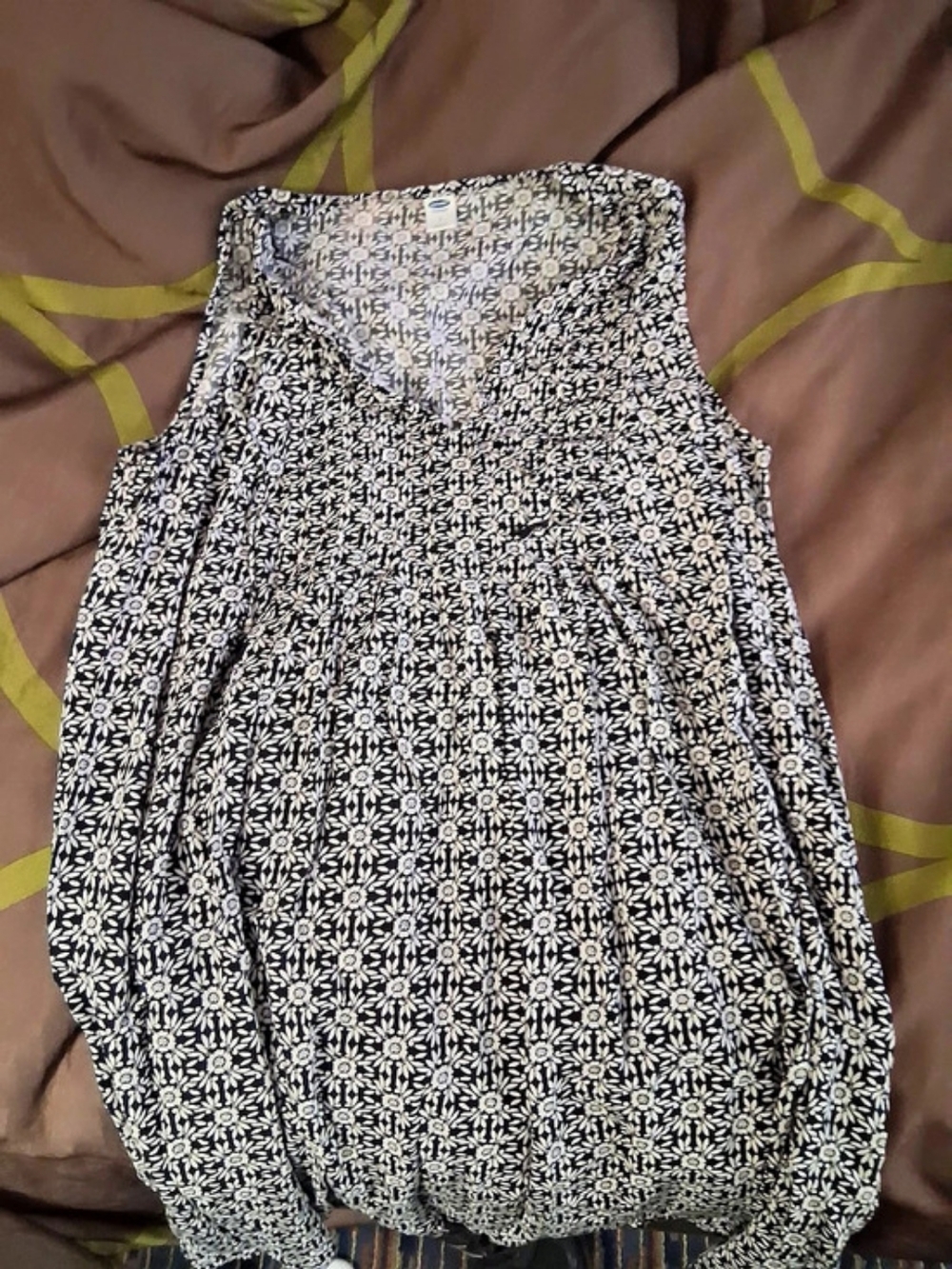 Old Navy Luxe Floral-Print Swing Tank Black & White Floral Tank Top